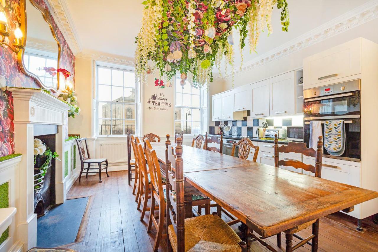 The Wonderland Townhouse - Alice In Wonderland 7Bdr Home Bath Bagian luar foto