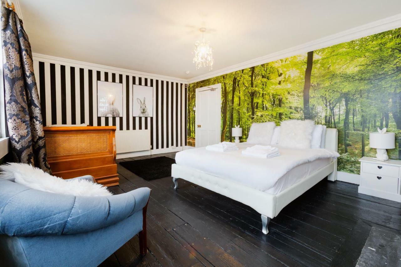 The Wonderland Townhouse - Alice In Wonderland 7Bdr Home Bath Bagian luar foto
