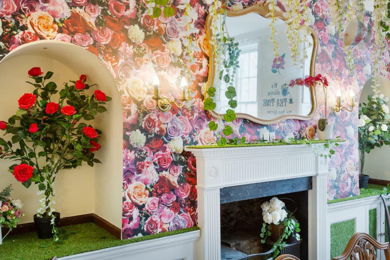The Wonderland Townhouse - Alice In Wonderland 7Bdr Home Bath Bagian luar foto