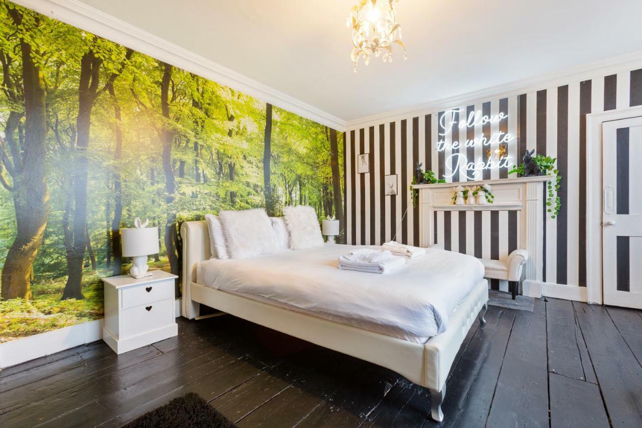 The Wonderland Townhouse - Alice In Wonderland 7Bdr Home Bath Bagian luar foto