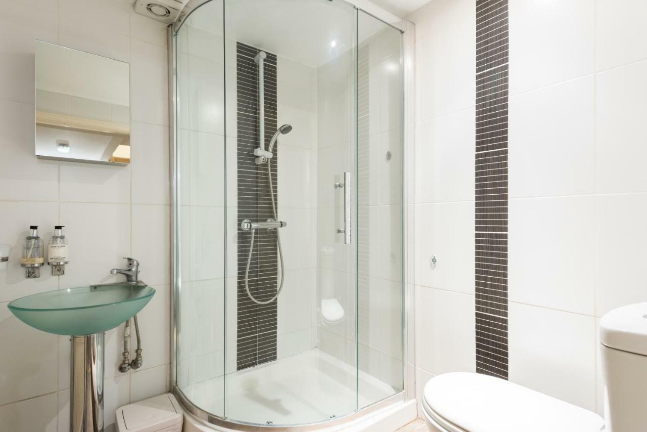 The Wonderland Townhouse - Alice In Wonderland 7Bdr Home Bath Bagian luar foto